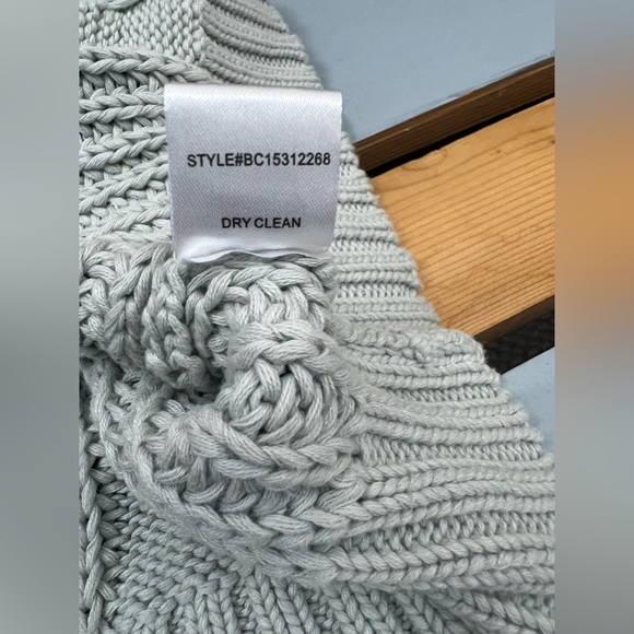 Kendall & Kylie Women’s Cableknit Sleeveless Turtleneck Crop  Sweater Size Small - Picture 6 of 6